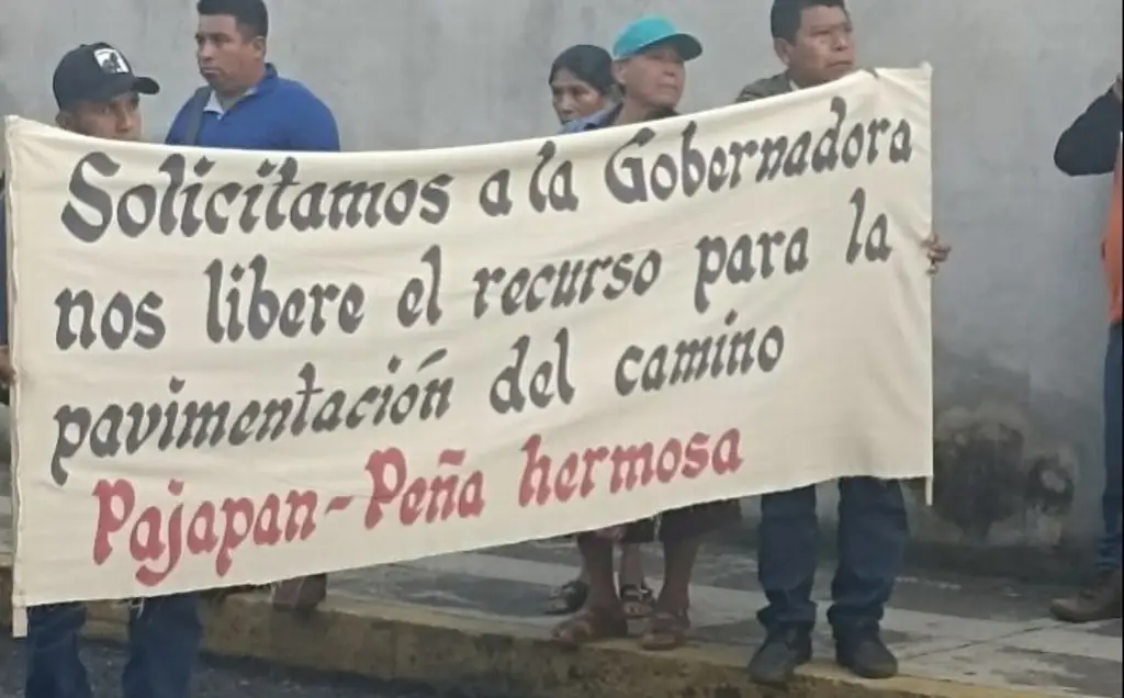 Imagen Habitantes de Pajapan exigen a SIOP construcción de carretera