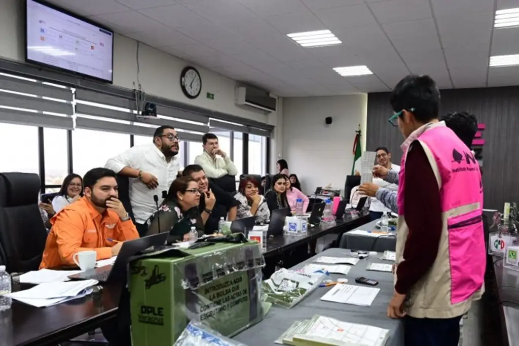 Imagen Cumple 12 horas el recuento de votos de la elección municipal de Poza Rica, Veracruz