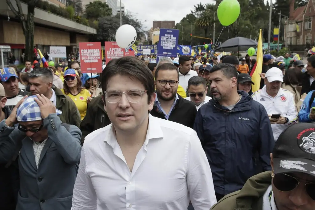 Imagen Hermana de político colombiano baleado pide 'un milagro' para salvar su vida