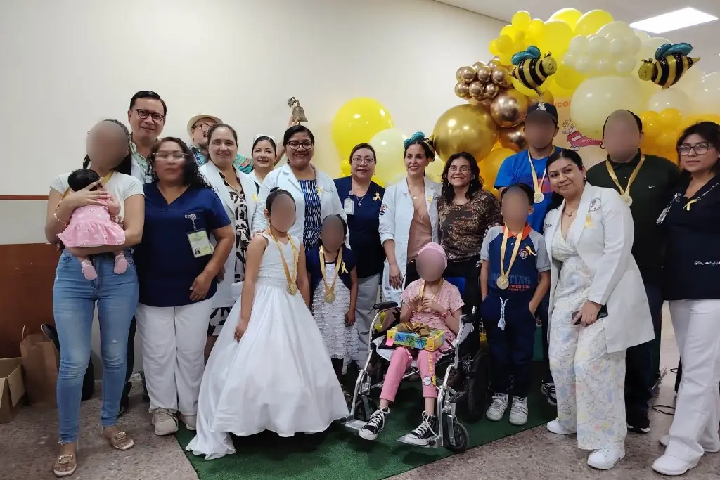 Imagen Vencen al cáncer en IMSS Veracruz 7 menores. Así tocaron la campana de la victoria