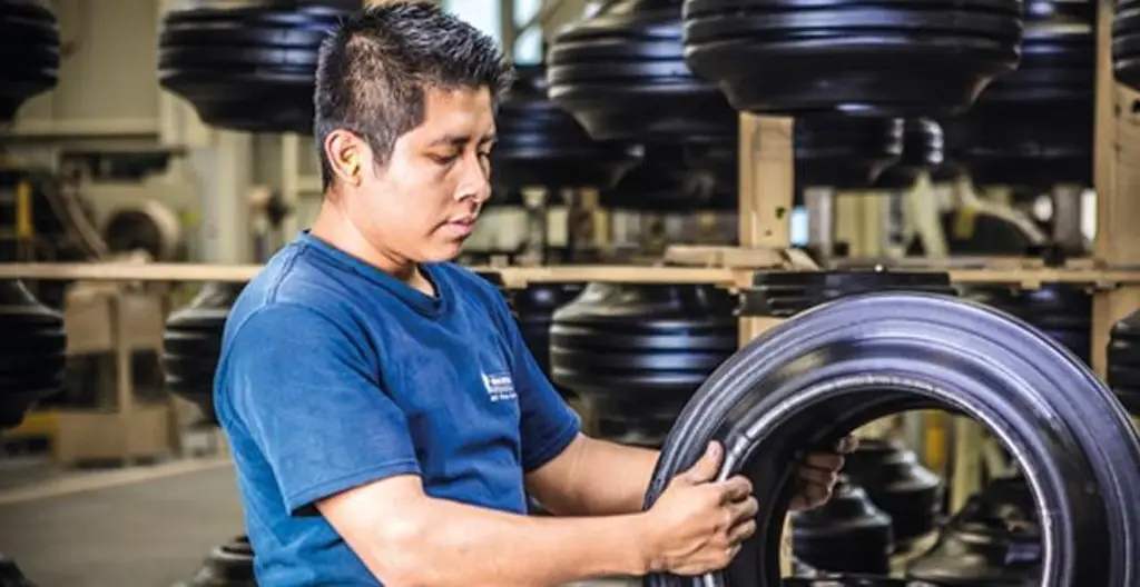 Imagen Cerrará planta de llantas Michelin en Querétaro; empresa 'mantiene su presencia' en México: Marcelo Ebrard