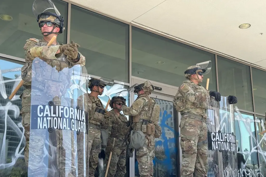 Imagen Trump suma otros 2 mil soldados de la Guardia Nacional en Los Ángeles por protestas