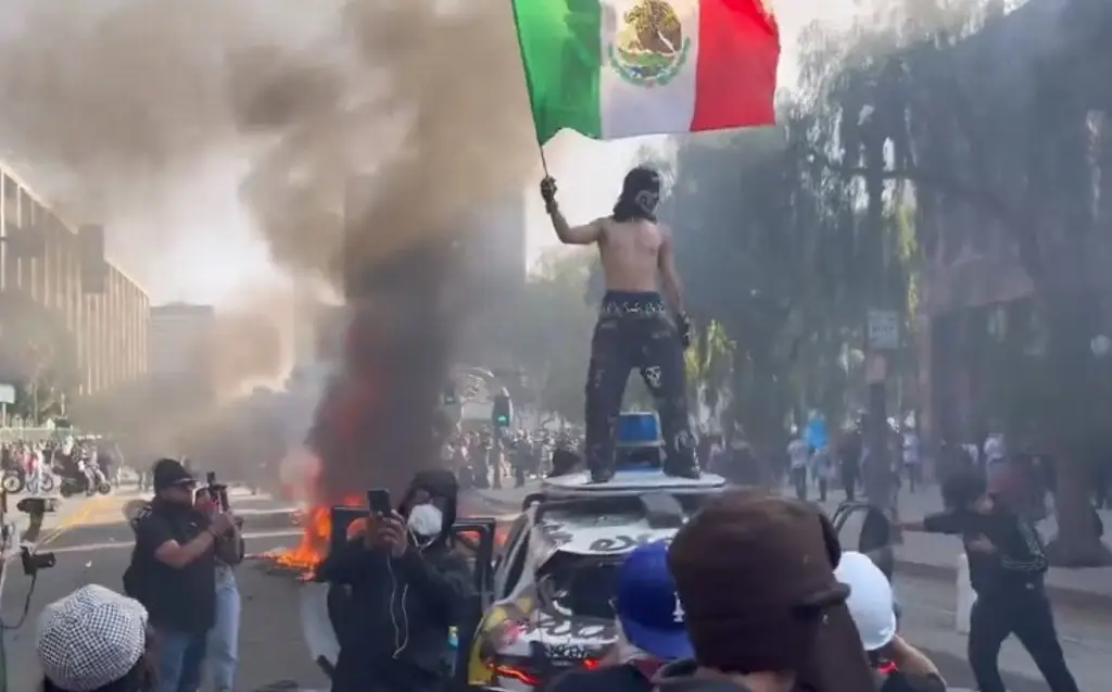 Imagen Enarbolar bandera mientras se ataca a fuerzas del orden de EU daña relación bilateral