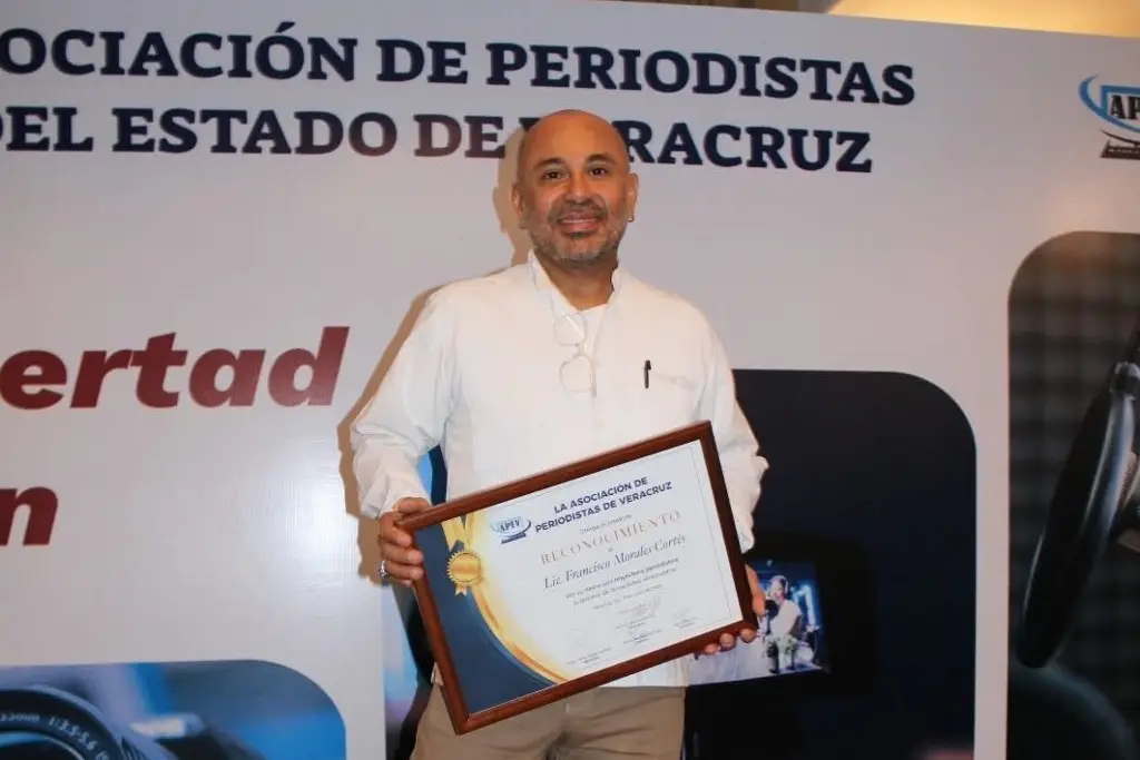 Imagen Reconocen a Paco Morales de XEU, por 35 años de trayectoria periodística 
