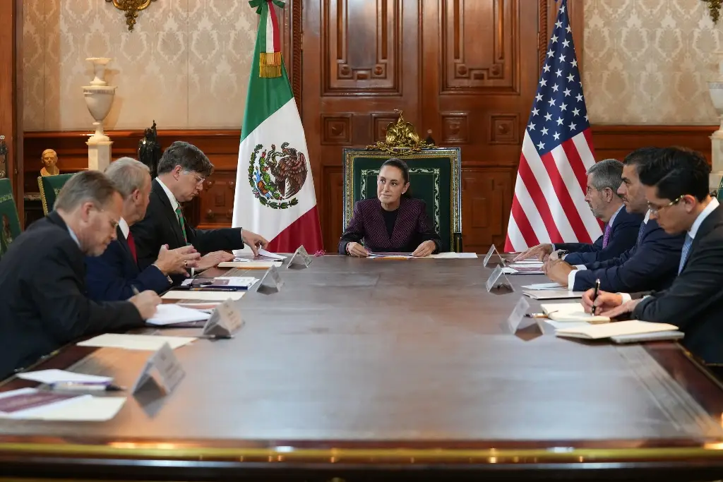 Imagen Nos reunimos con Christopher Landau para tratar temas de la relación México-EU: Sheinbaum