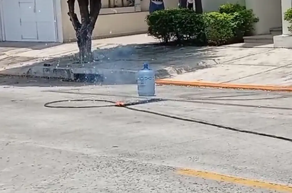 Imagen Cable echando chispas en el fraccionamiento Reforma de Veracruz
