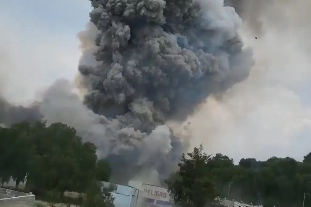 Imagen Reportan varias explosiones en polvorín de Tultepec