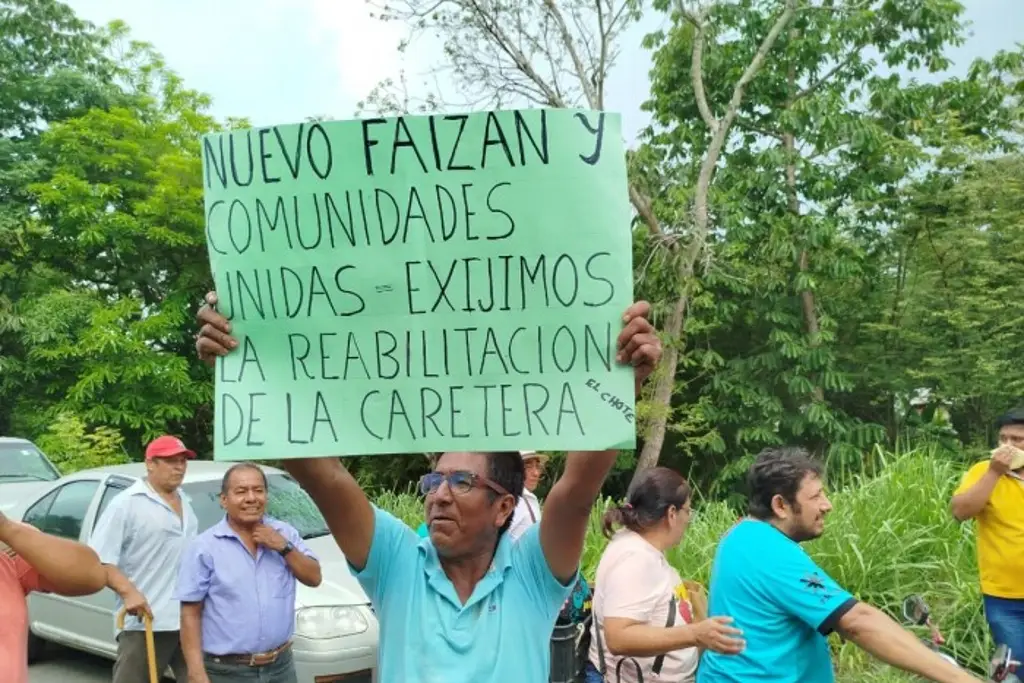 Imagen Liberan carretera de Veracruz con la promesa de que será rehabilitada en su totalidad