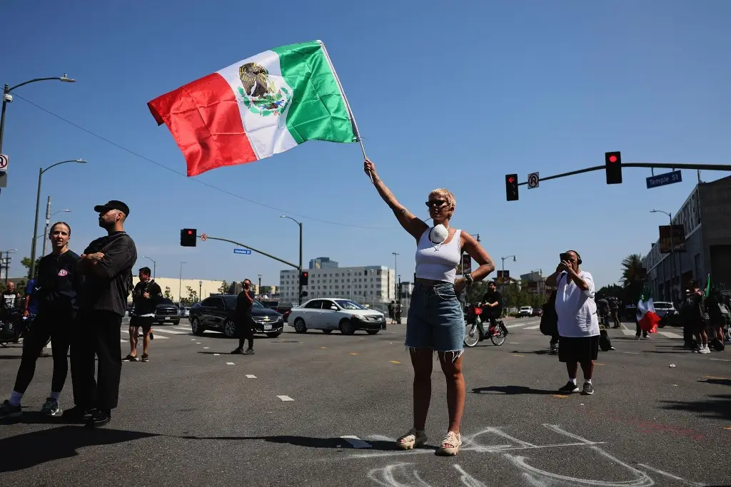 Imagen Sheinbaum admite que bandera de México en protestas de EU puede ser una 