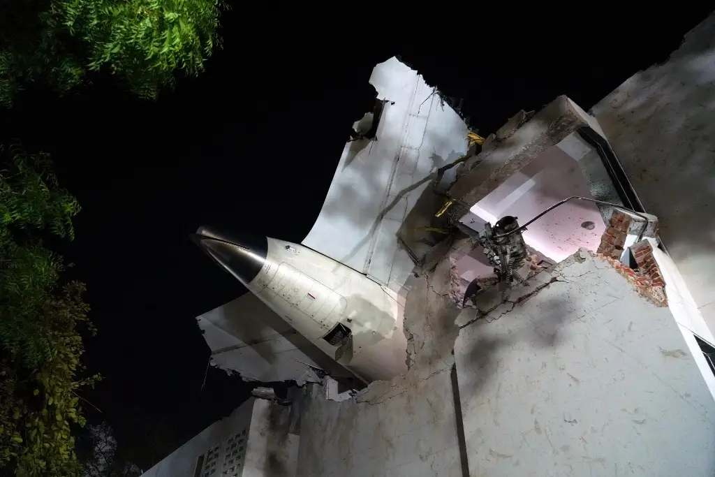 Imagen Se deben revisar aviones del tipo que se accidentó en la India: Experto 