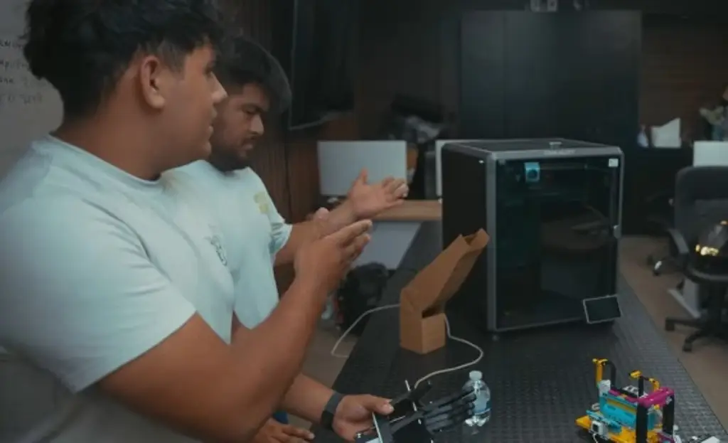 Imagen Alumnos de CESUVER crearán prótesis robótica para señor que perdió sus brazos 