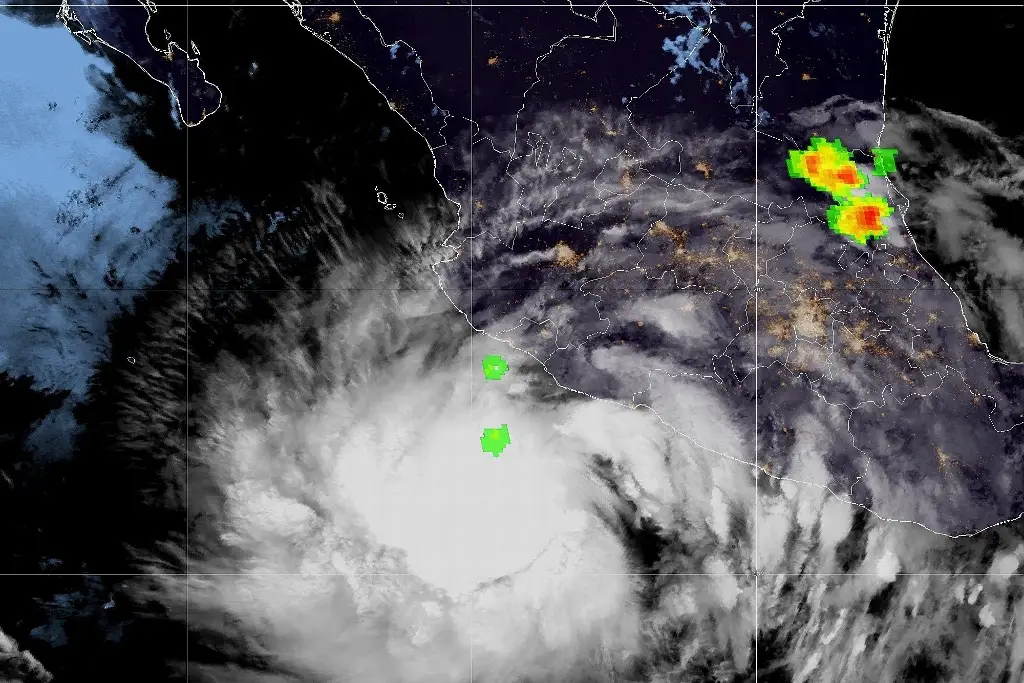 Imagen Activan alerta amarilla por tormenta tropical 'Dalila' en Guerrero, Michoacán, Oaxaca, Jalisco y Colima