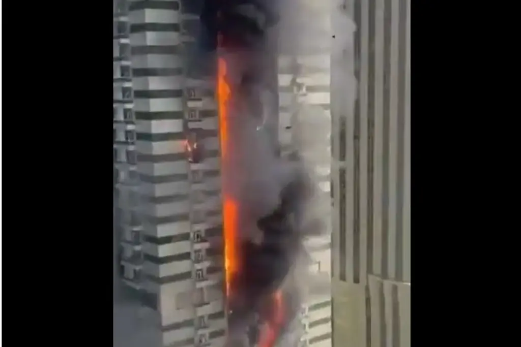Imagen Evacuadas más de 3.800 personas por incendio en rascacielos de Dubái (+Video)