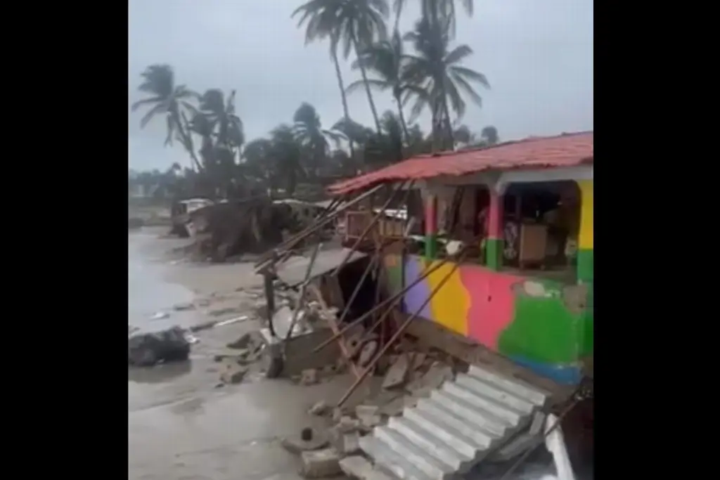 Imagen Embarcaciones hundidas y daños a restaurantes deja Dalila en Acapulco (+Video)