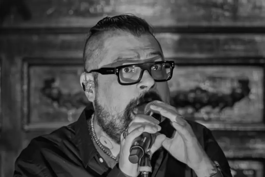 Imagen Hospitalizan de emergencia a Dr. Shenka, vocalista de Panteón Rococó