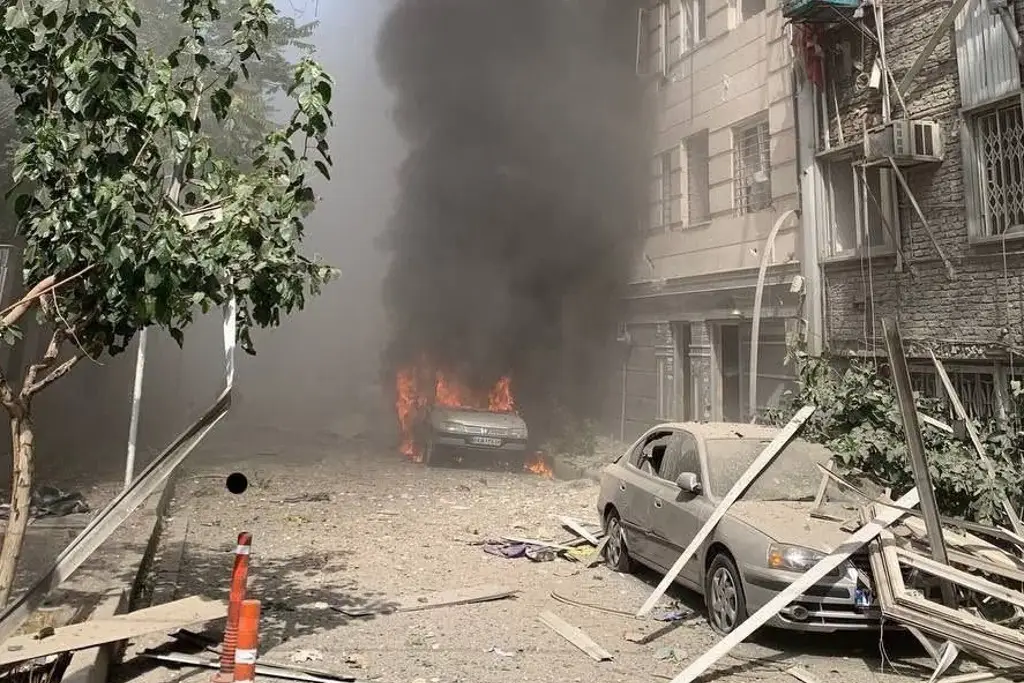 Imagen Explotan cinco coches bomba en Teherán