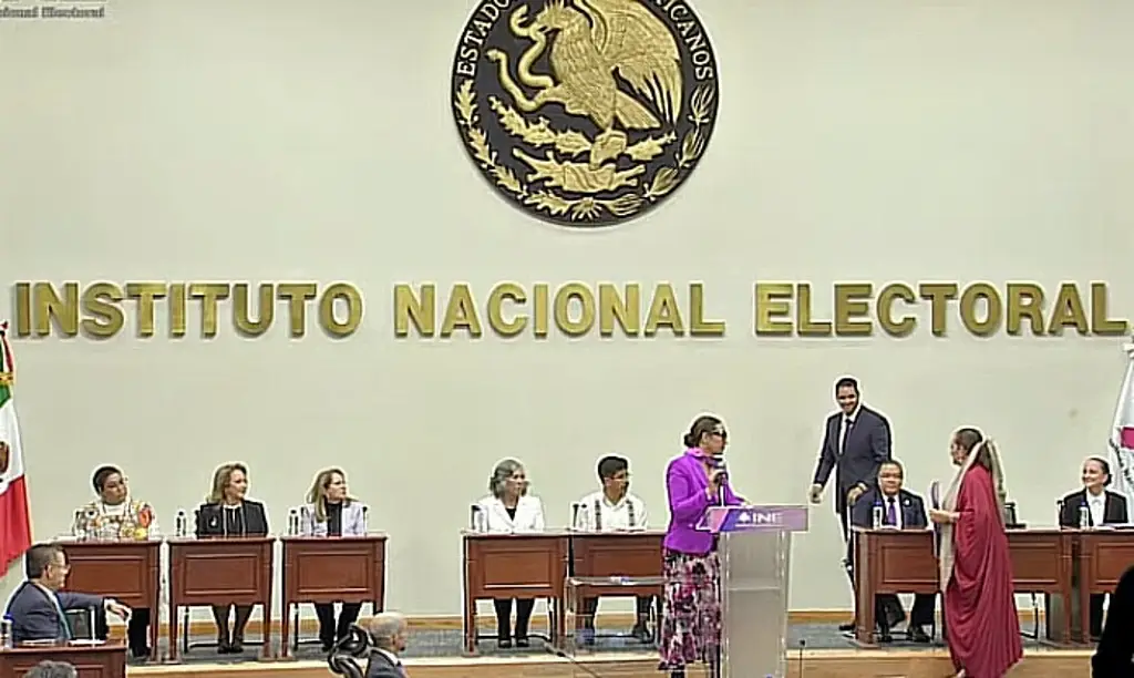 Imagen INE valida elección judicial y entrega constancias de mayoría a ministros electos de la SCJN