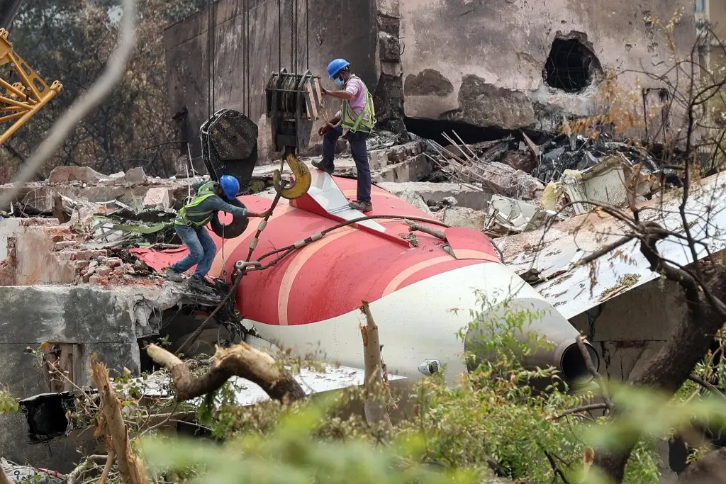 Imagen Hallan la grabadora de voces de la cabina del avión siniestrado en la India