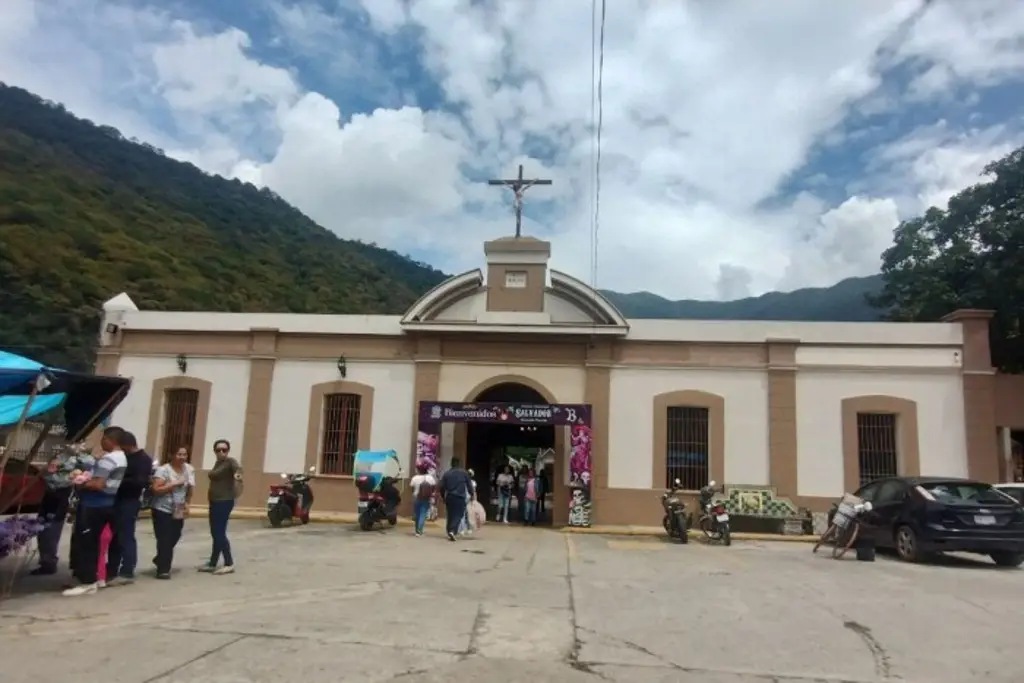 Imagen Indignación en Río Blanco por robo de cruces y lápidas en cementerio municipal