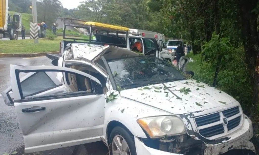 Imagen Deja tres lesionados accidente en carretera de Veracruz