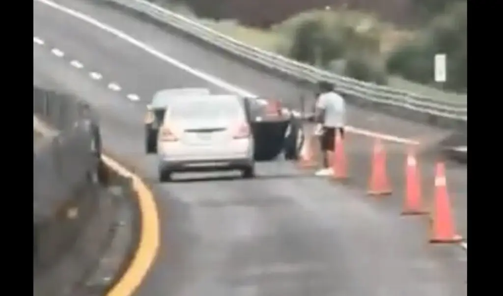 Imagen Así roban vehículos en la carretera Texcoco-Calpulalpan (+Video)