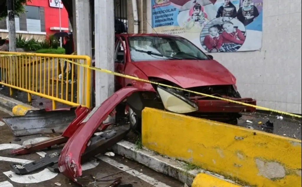 Imagen Lluvias provocan accidentes automovilísticos en Xalapa