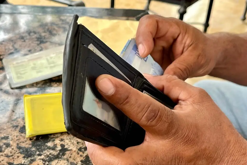 Imagen Pierde su cartera en Veracruz con más de 3 mil pesos; la recupera intacta días después