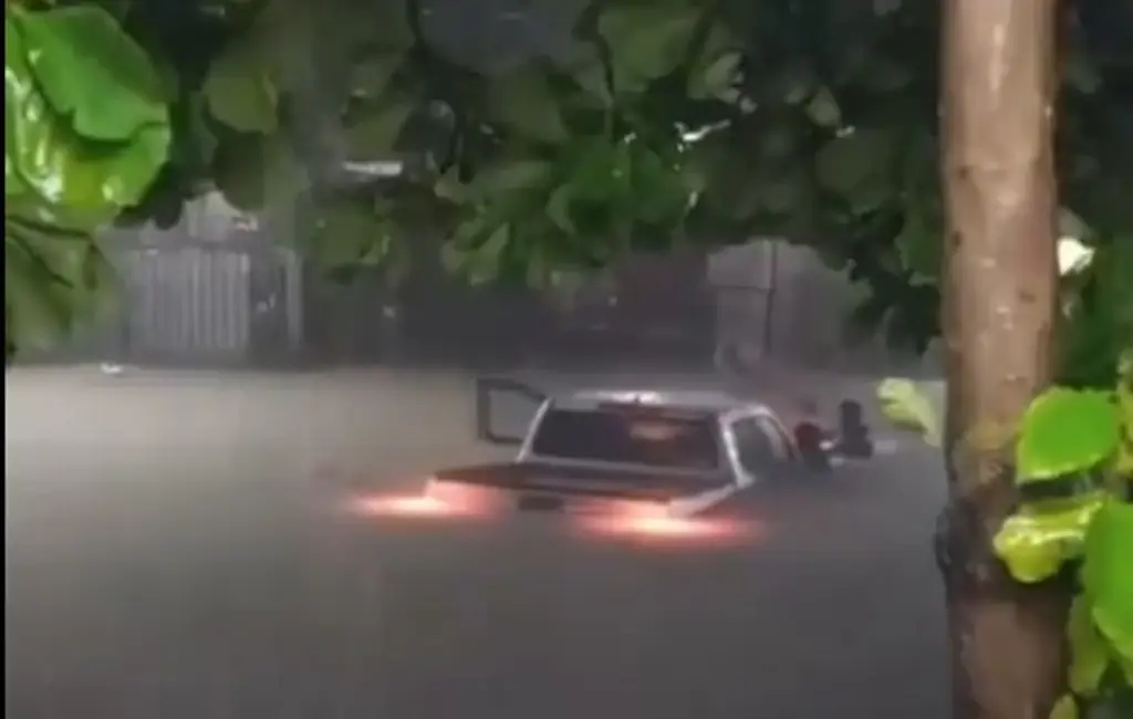 Imagen Destinos turísticos de Oaxaca, como Huatulco, inundados por huracán 'Erick'