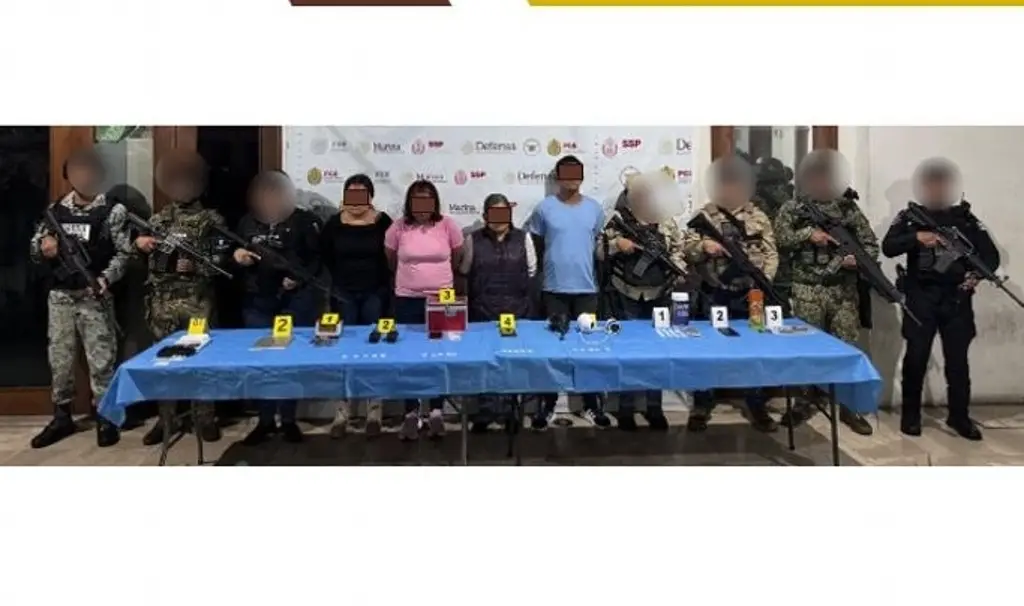 Imagen Córdoba: Caen 4 con drogas, cartuchos y radios 