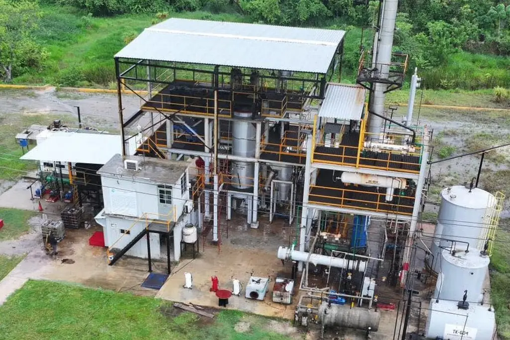 Imagen Aseguran 'refinería clandestina'; producían combustible ilegal en Coatzacoalcos, Veracruz 