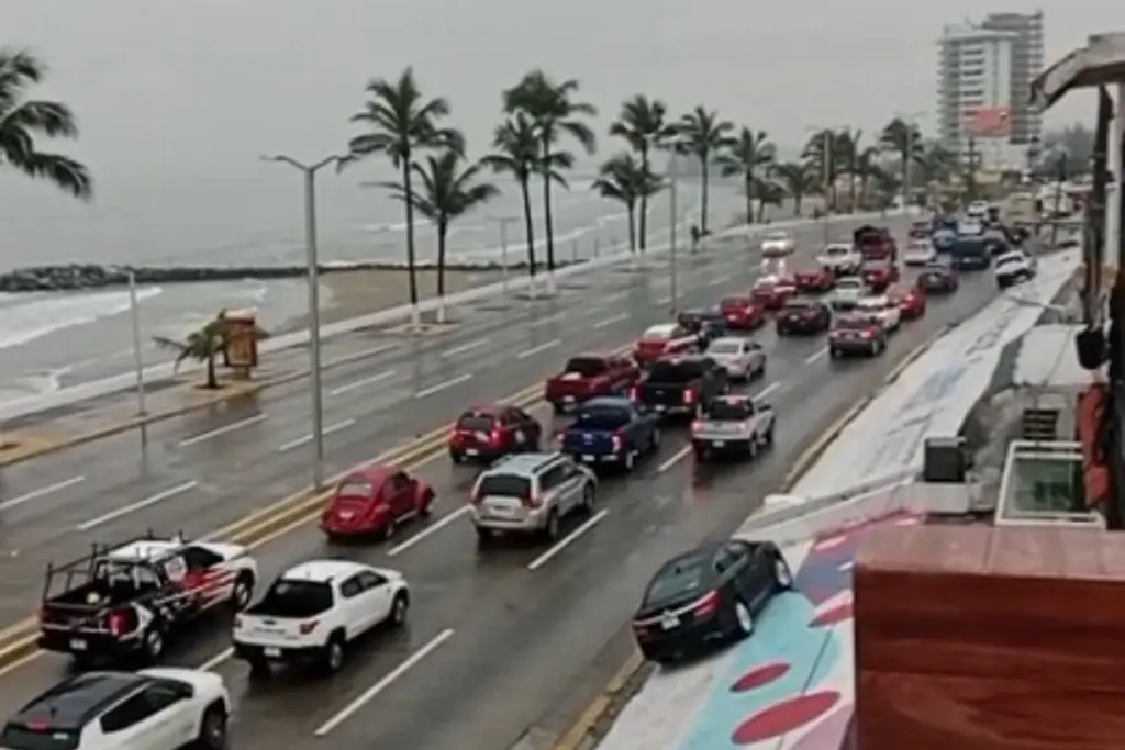 Imagen Caos vial e intenso tráfico en Boca del Río 