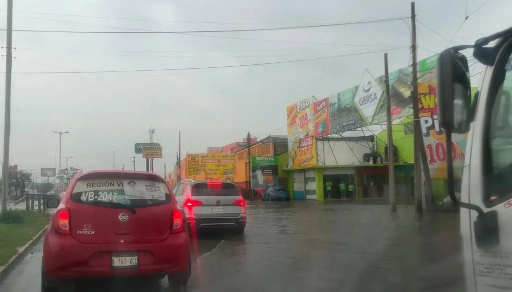 Imagen Inundación en parte de la carretera federal, a la altura de Amapolas (+Video)
