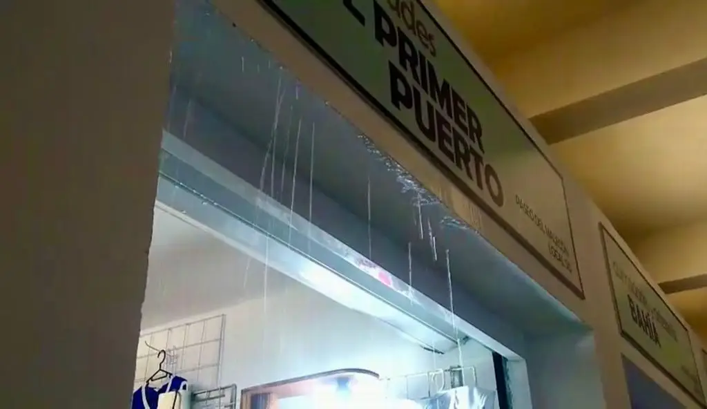 Imagen Se filtra el agua en la nueva Plaza de Artesanías de Veracruz (+ video)