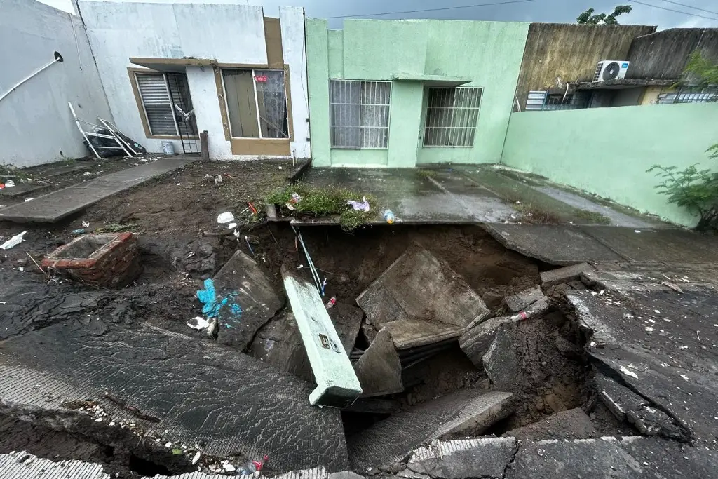 Imagen Se origina socavón en Veracruz tras las lluvias 