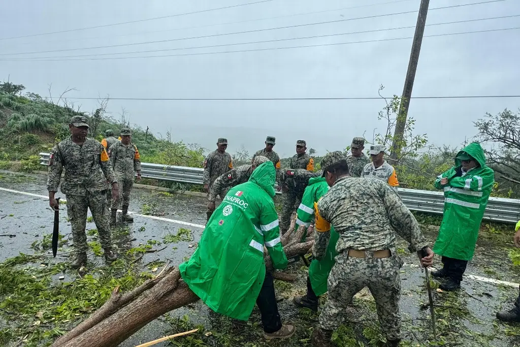 Imagen 'Erick' pierde intensidad y baja a tormenta tropical tras tocar tierra en Oaxaca