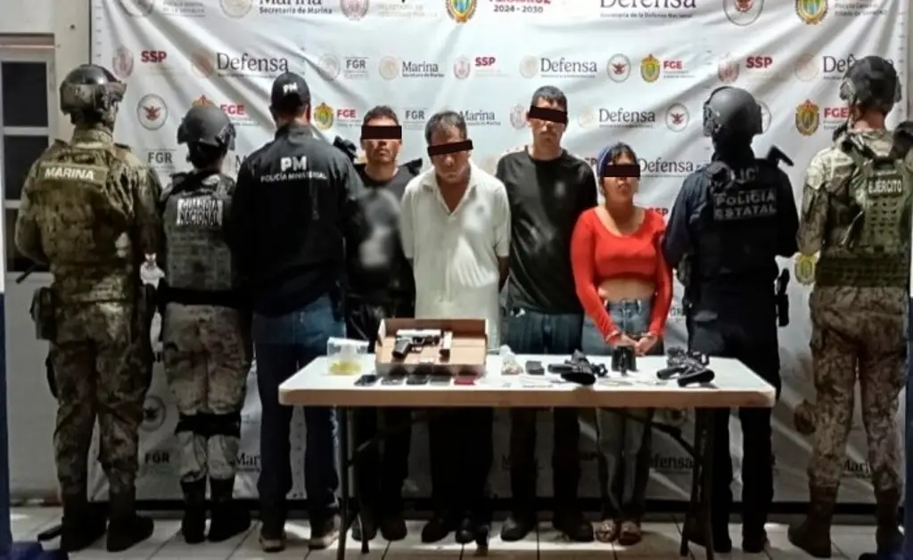 Imagen Caen 4 armas con cargadores, cartuchos, droga y vehículos en Jáltipan, Veracruz