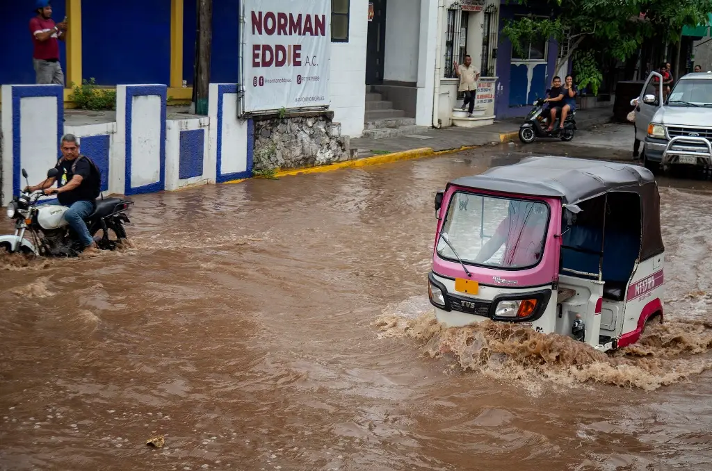Imagen Estas fueron las afectaciones del huracán Erick en Oaxaca y Guerrero