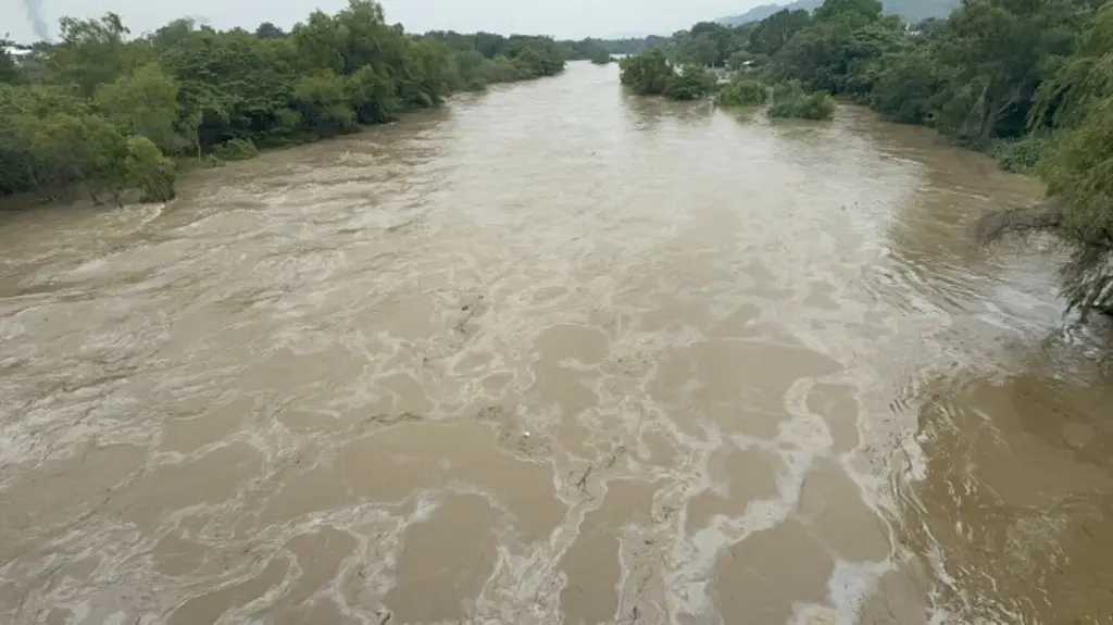 Imagen Suspenden suministro de agua en Poza Rica por fuga de hidrocarburo en Puebla