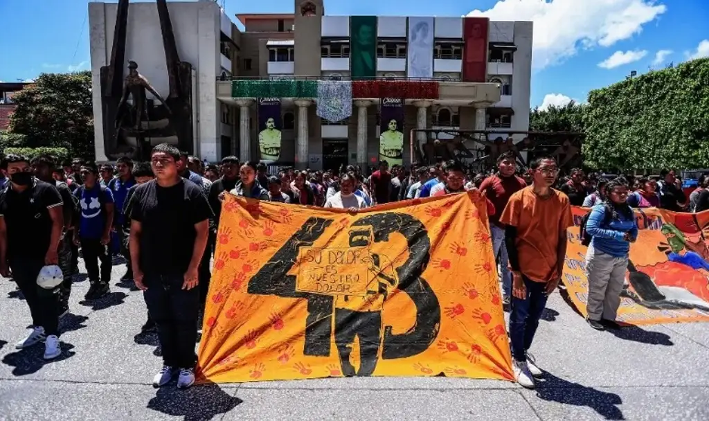 Imagen Suprema Corte ordena a FGR que publique carpeta de investigación del Caso Ayotzinapa armada en gobierno de AMLO