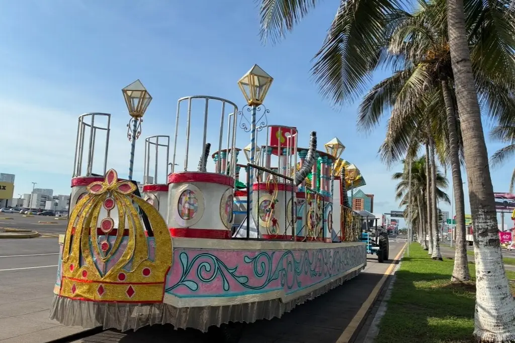 Imagen Carros alegóricos del Carnaval de Veracruz ya se encuentran en Ruíz Cortines 