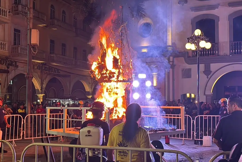 Imagen Queman el Mal Humor y arranca el Carnaval de Veracruz 2025 