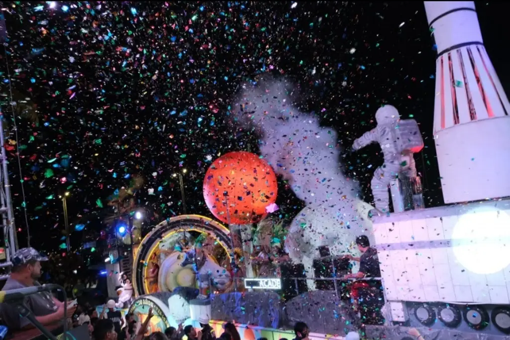 Imagen Carnaval de Veracruz: ¡Hoy coronación de la Corte Real y concierto de Juan Luis Guerra!