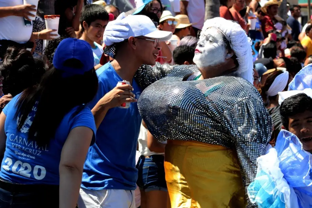 Imagen Cruz Roja tiene listos decenas de paramédicos para atender lesionados en el Carnaval de Veracruz