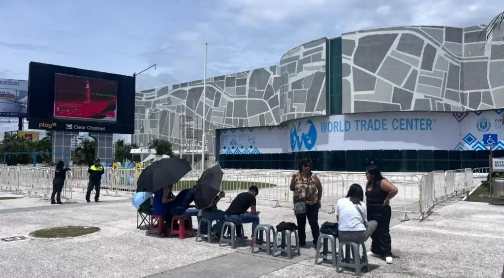 Imagen Desde muy temprano ya hay fila para entrar al WTC para ver a Juan Luis Guerra