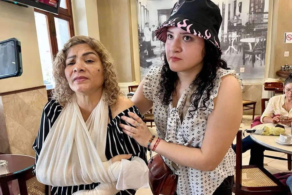 Imagen Melany iba a recibir un machetazo en la cabeza, su mamá metió las manos y le salvó la vida