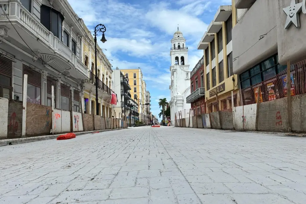Imagen Abren primer tramo recién pavimentado de Av. Independencia en el centro de Veracruz 