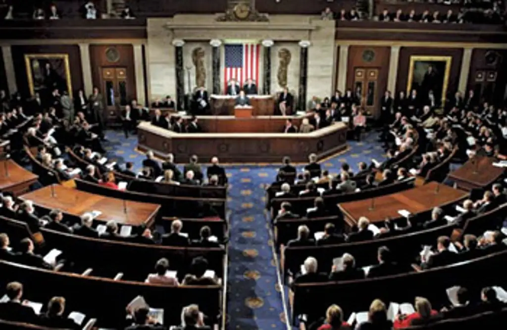 Imagen Senado ajusta plan fiscal de Trump y reduce de 3.5% a 1% el impuesto a remesas