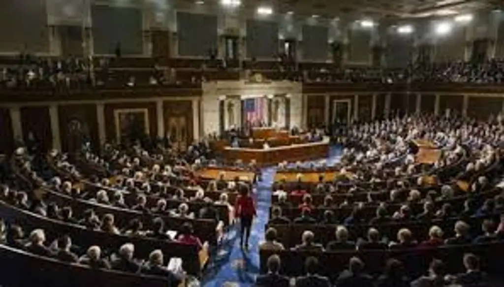 Imagen Senado de EU prolonga hasta el lunes la votación del polémico presupuesto de Trump