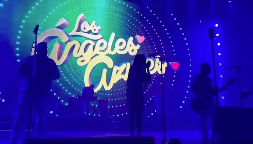 Imagen Miles 'olvidaron la vanidad y dejaron el orgullo afuera, en una noche sensual' con 'Los Ángeles Azules'