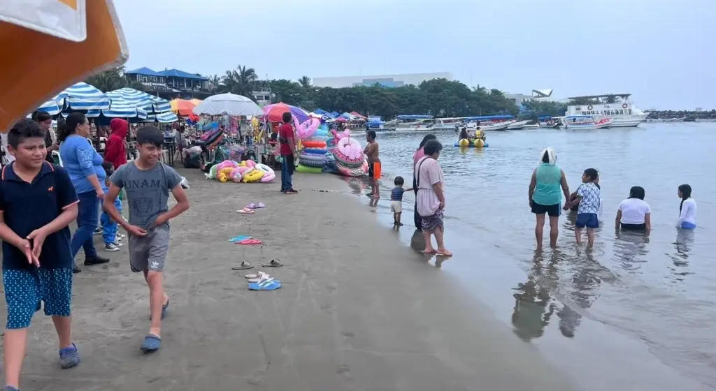 Imagen Así lucen este lunes de carnaval las playas de Veracruz